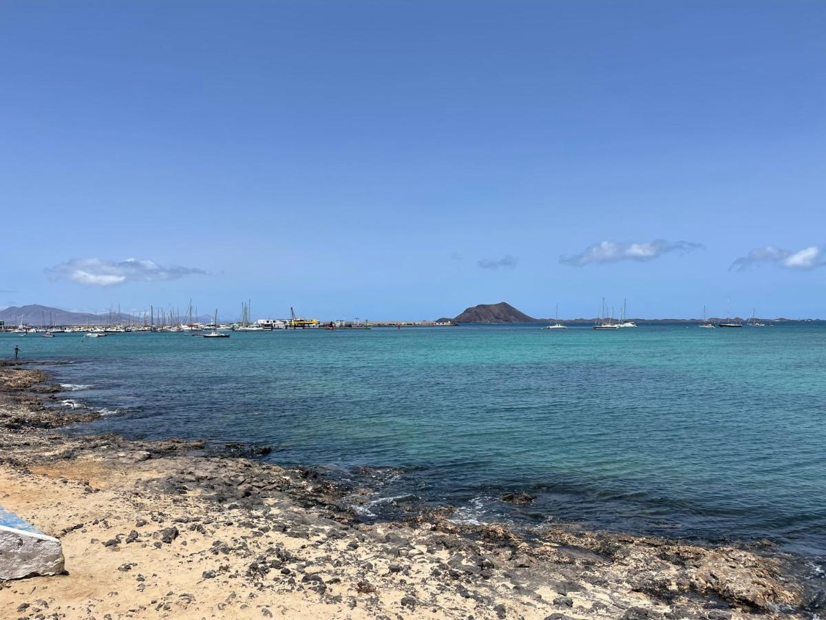 ALLOGGIO INCANTEVOLE NEL CENTRO DI CORRALEJO a 100 metri dal mare Esterno foto
