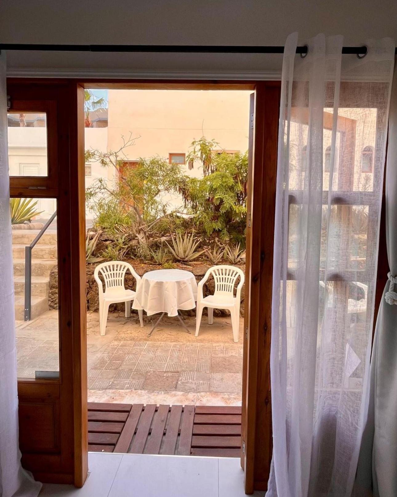 ALLOGGIO INCANTEVOLE NEL CENTRO DI CORRALEJO a 100 metri dal mare Esterno foto